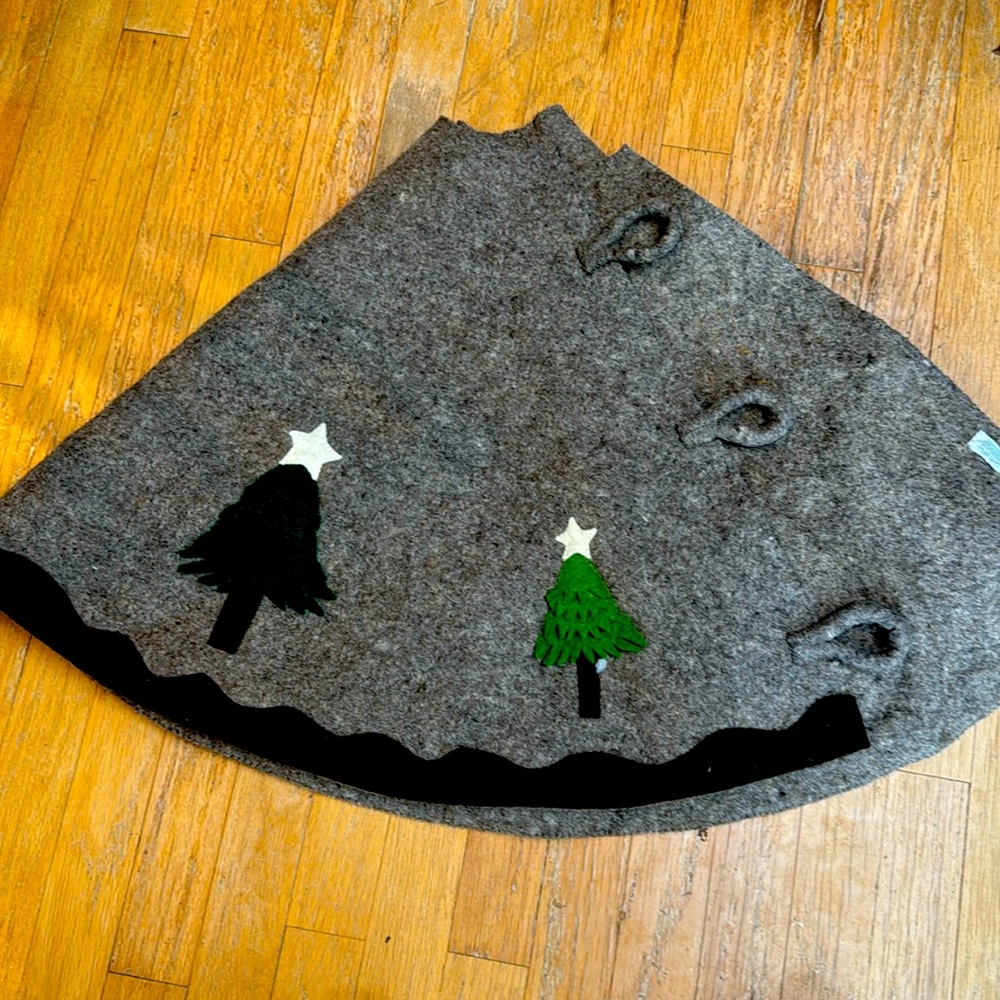 Arcadie Home Handmade Christmas Tree Skirt in Felt - Green Trees on brown  - 60"